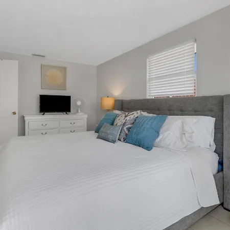 Little Beach House W/ Pool&Spa - 5 Minutes To Vanderbilt Beach Naples Exterior photo