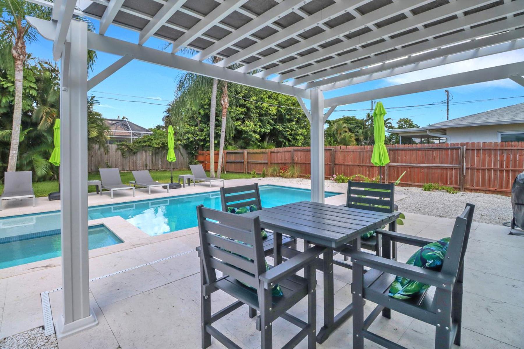 Casa vacanze Little House W/ Pool&spa - 5 Minutes To Vanderbilt North Naples