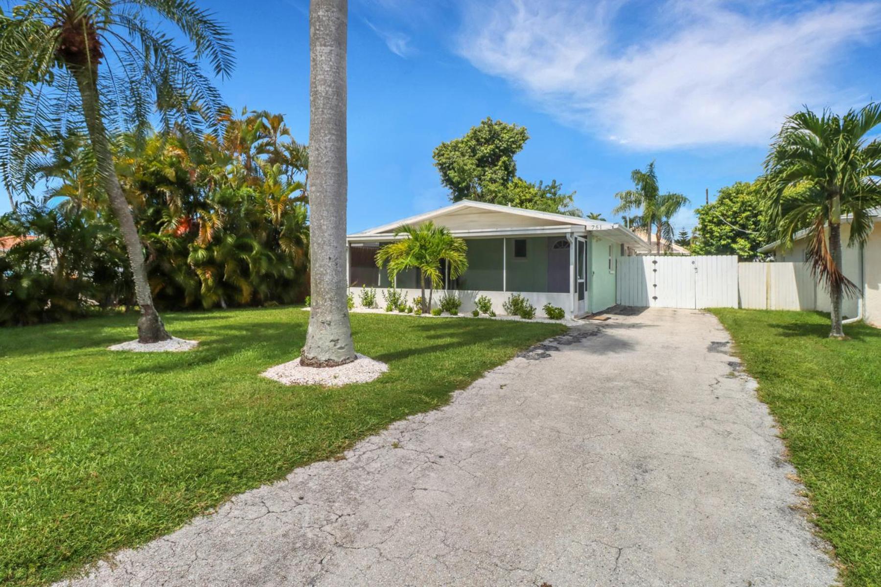 Little House W/ Pool&spa - 5 Minutes To Vanderbilt North Naples